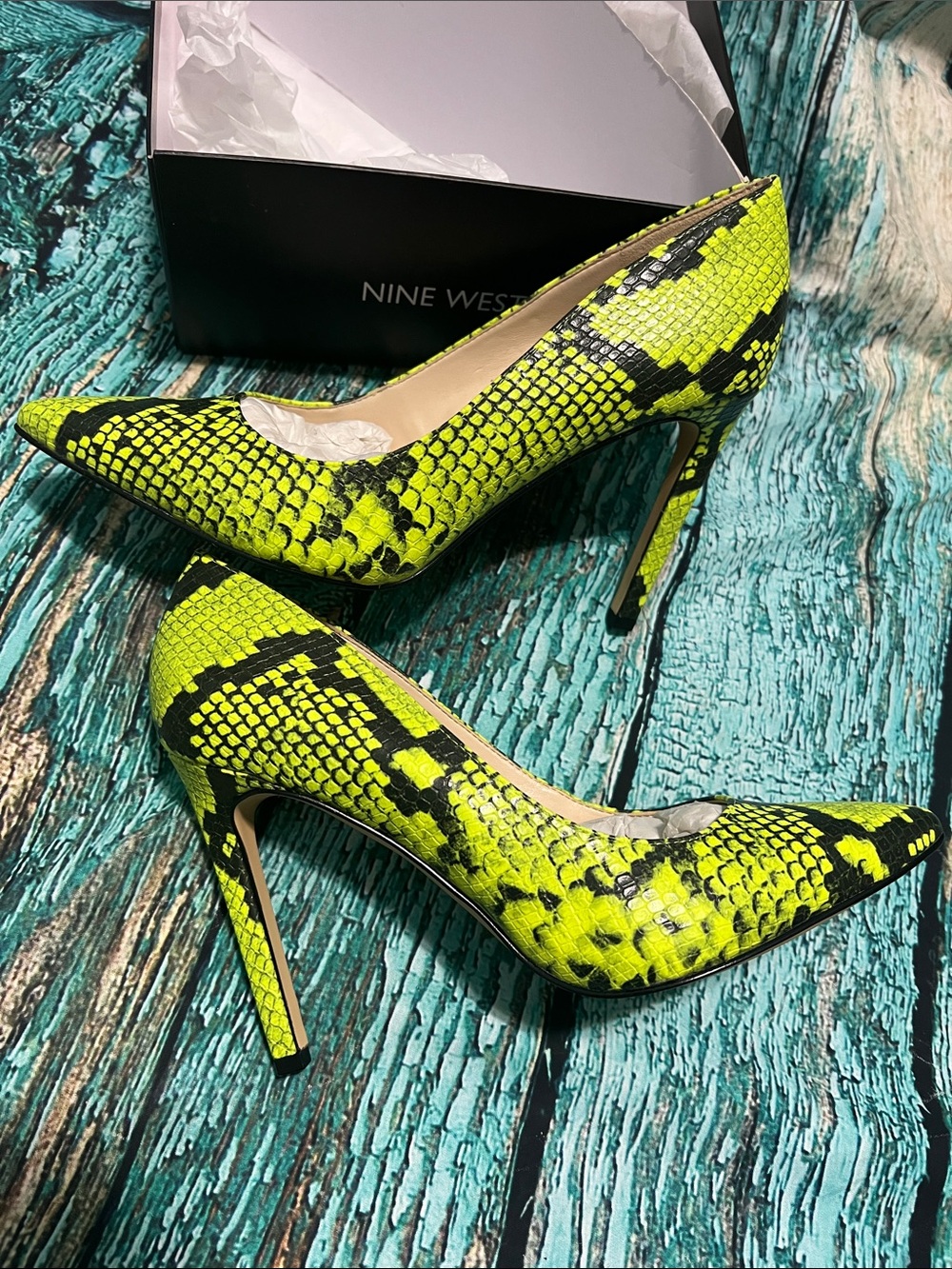 Nine West Tatiana Neon Green Snakeskin Pointed Toe Pump Heel 7.5 NEW IN BOX